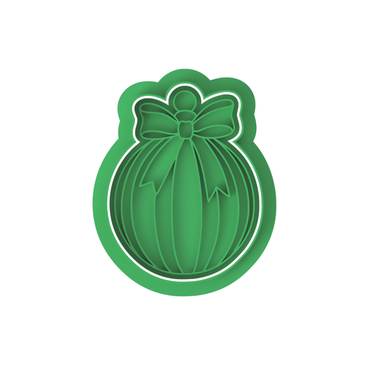 Ornament V4 cutter and stamp - Chickadee